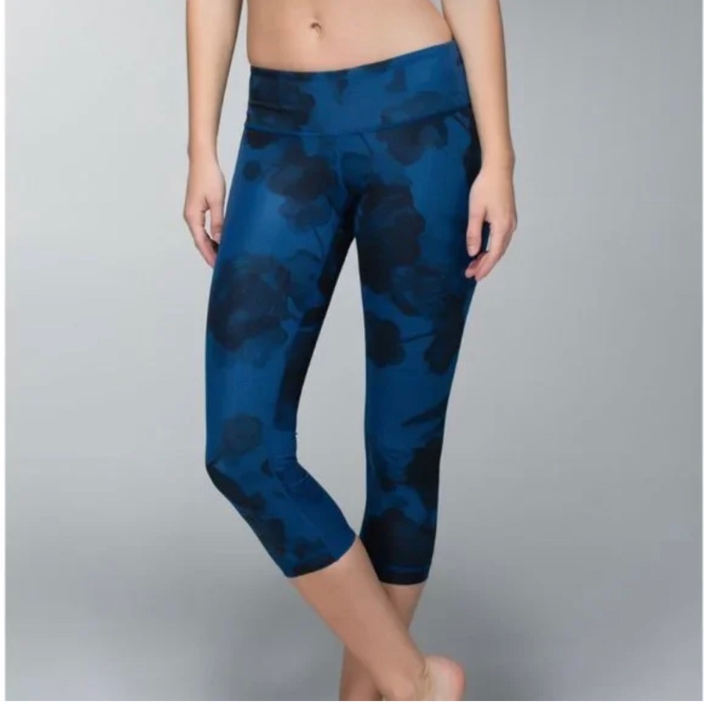 Lululemon‎ Wunder under crop II Jumbo Inky Floral Black Inkwell size 8